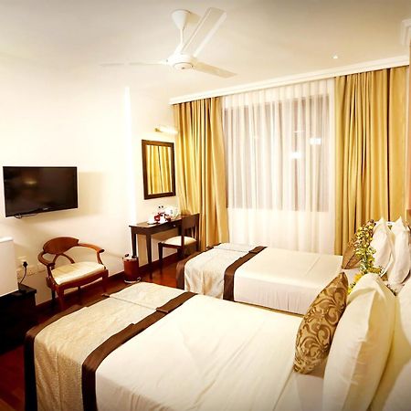 กัณฏิ ซิตี้ โฮเต็ล บาย เอิร์ล Hotel แคนดี้ ภายนอก รูปภาพ